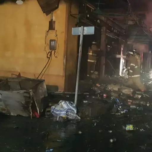 Incendio consume seis inmuebles en San Marcos.