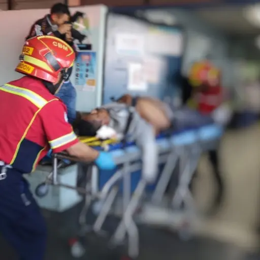 Piloto muere al ser atacado a balazos en zona 18; ayudante resultó herido ,