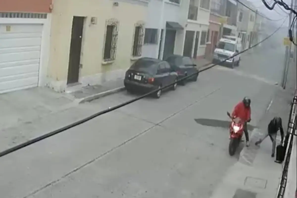 VIDEO: roban teléfono celular a una mujer en la zona 1