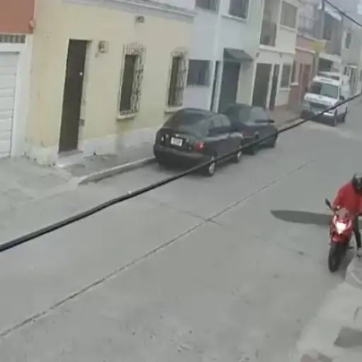 VIDEO: roban teléfono celular a una mujer en la zona 1