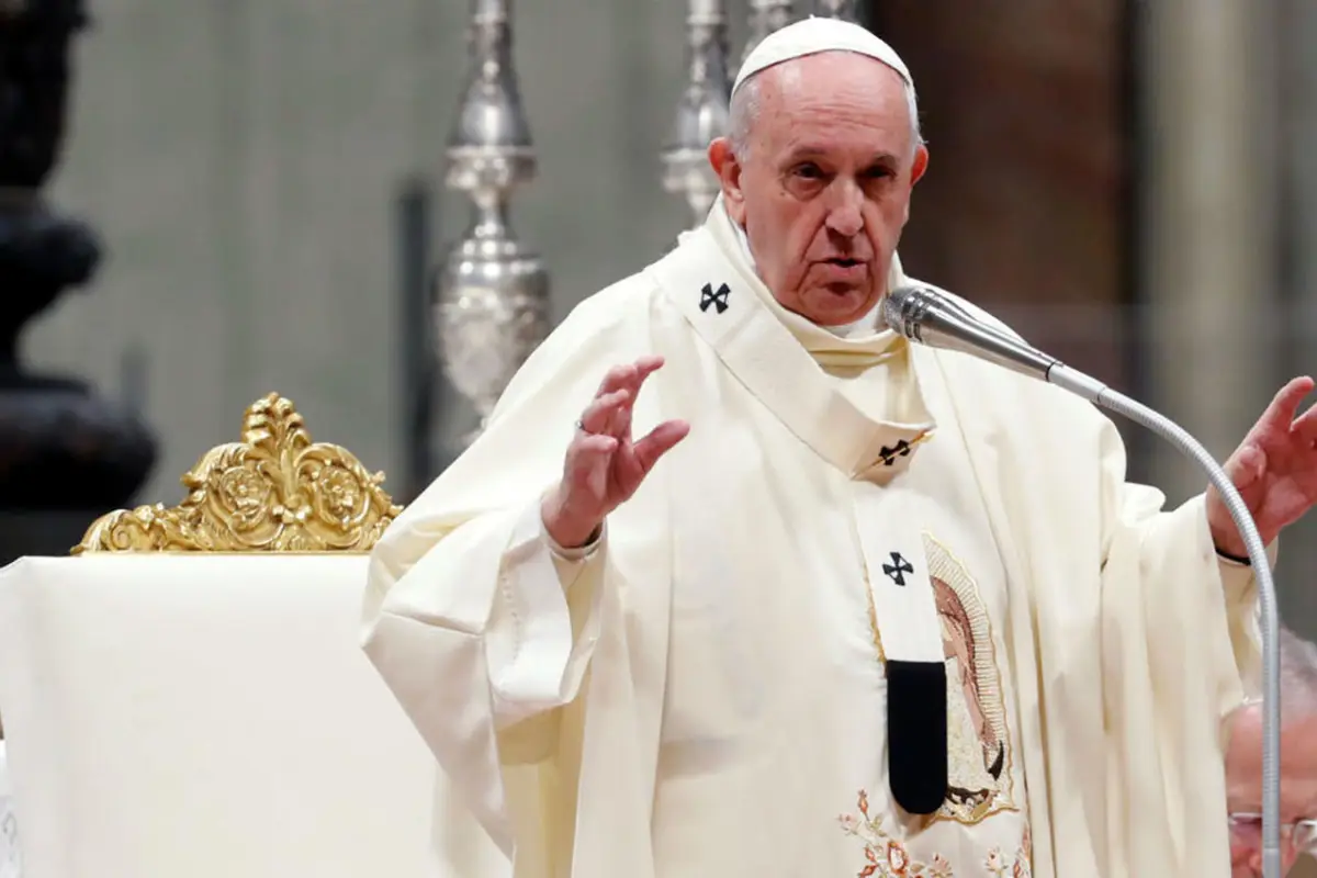 El papa Francisco preocupado las tensiones en el mundo clama su "no a las armas"