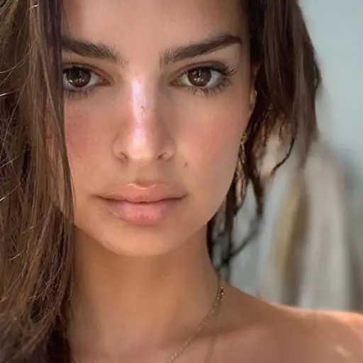 Emily Ratajkowski 