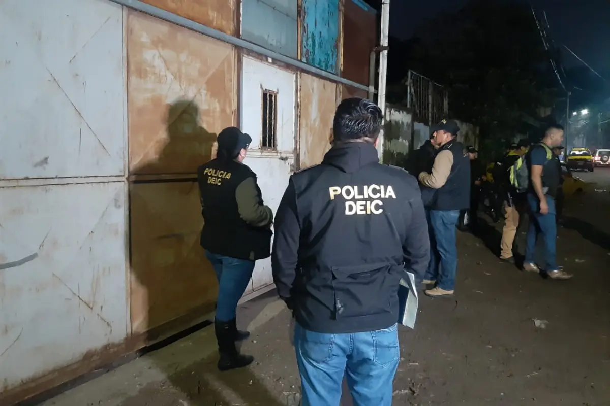 Incautan droga en allanamientos por estado de Prevención en Villa Nueva, 