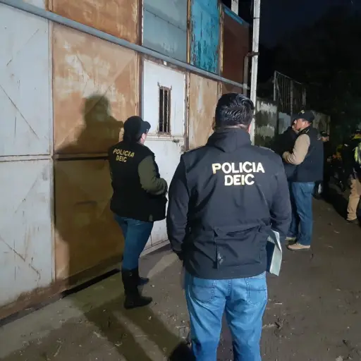 Incautan droga en allanamientos por estado de Prevención en Villa Nueva ,