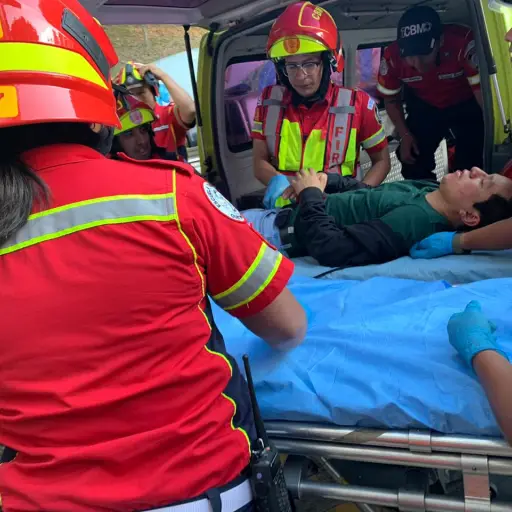 Aficionados-Rojos-Agreden-Persona-Clásico-311 ,