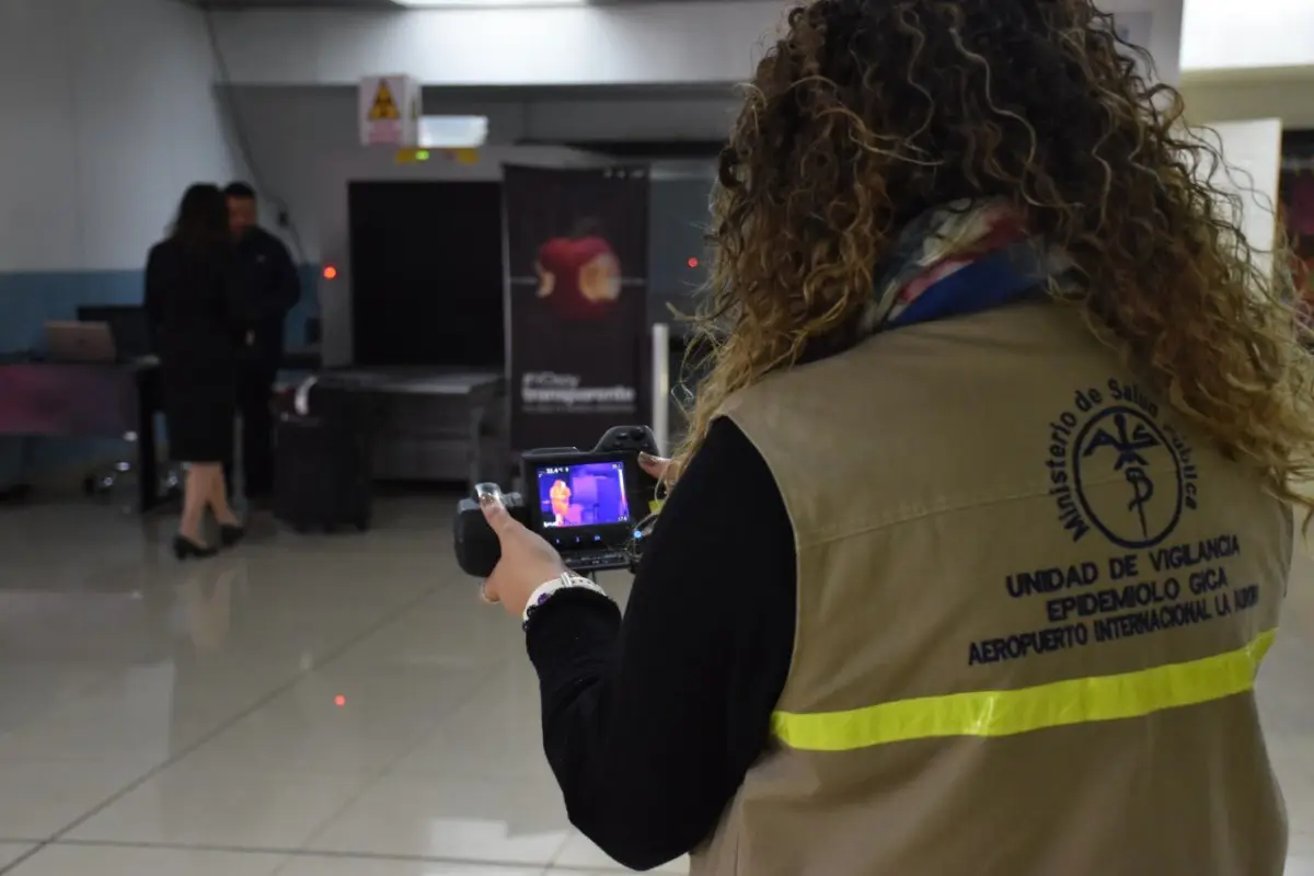 sistema instalado en el aeropuerto La Aurora por virus chino, 