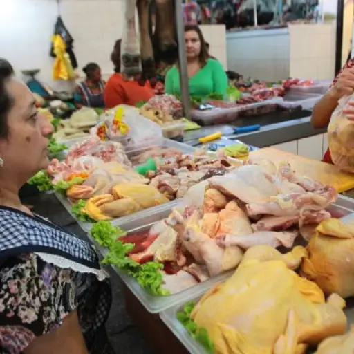 Ministerio de Economía denuncia alza injustificada del pollo importado. Foto: Mineco