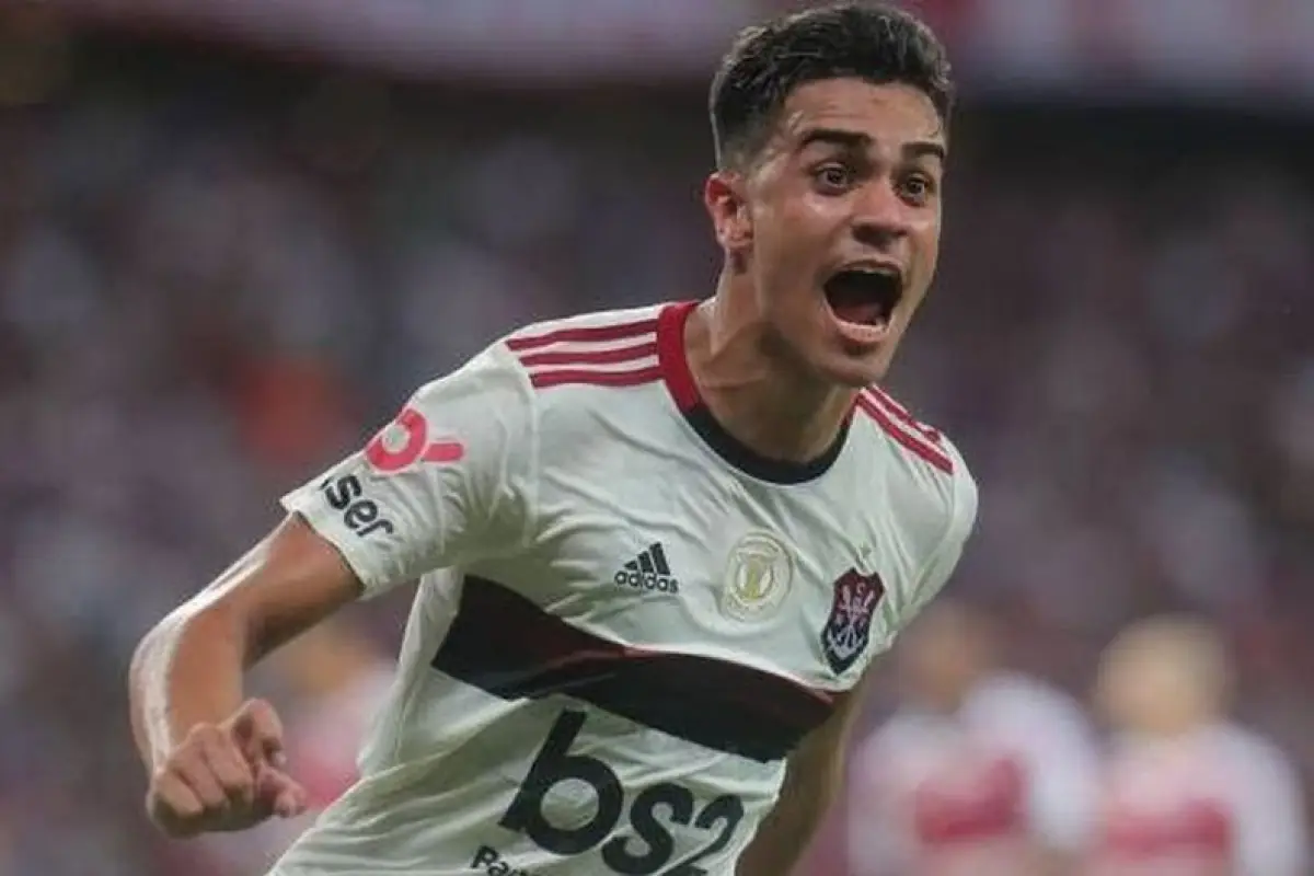 El joven futbolista brasileño celebra un tanto con el Flamengo. Foto: AFP