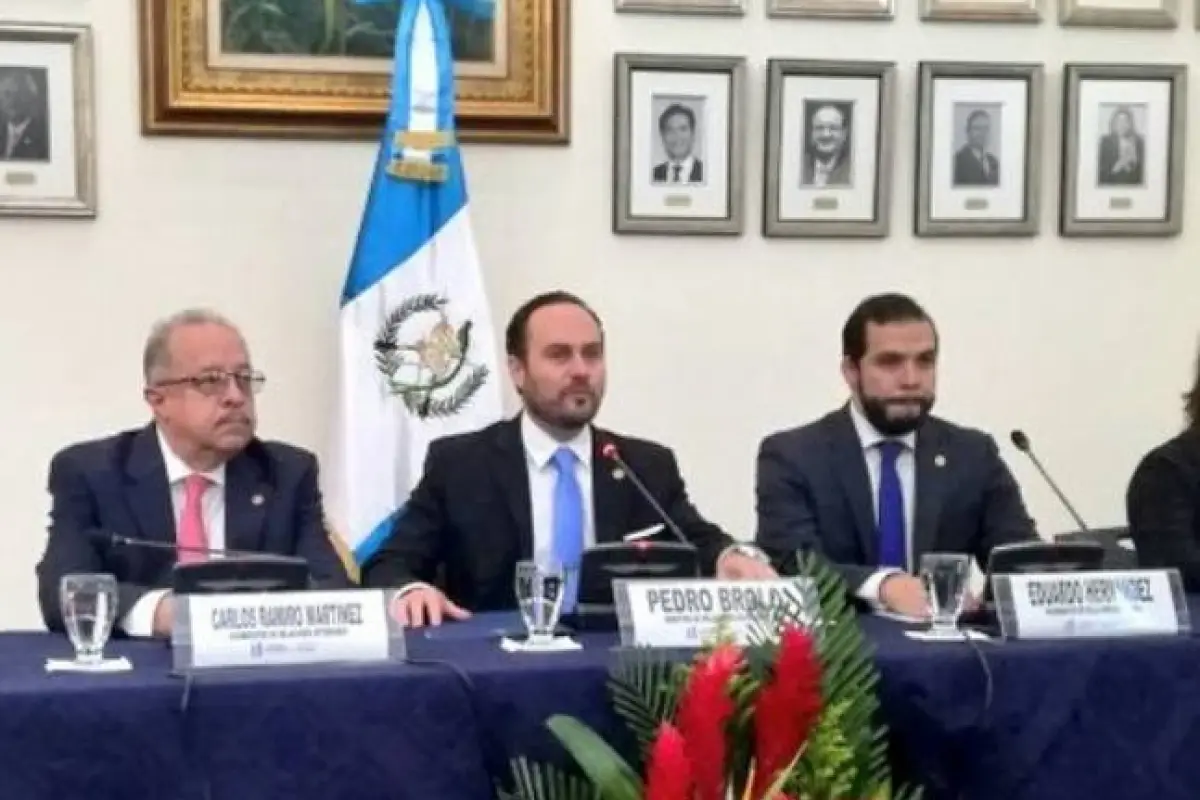 Conferencia de prensa Canciller Pedro Brolo