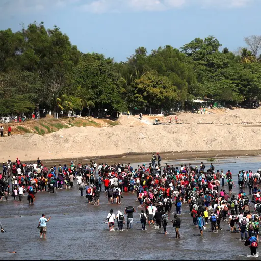 México arrestará migrantes centroamericanos que cruzaron frontera por el río-003 ,