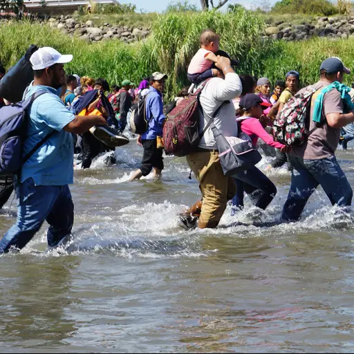 México arrestará migrantes centroamericanos que cruzaron frontera por el río