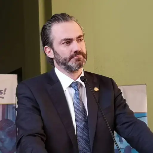 Acisclo Valladares Urruela busca que quede sin efecto orden de captura ,