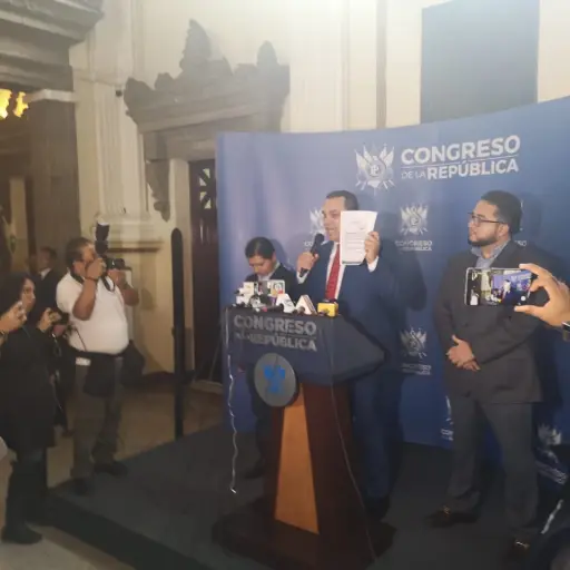 Diputados renuncian a seguro médico que da el Congreso ,