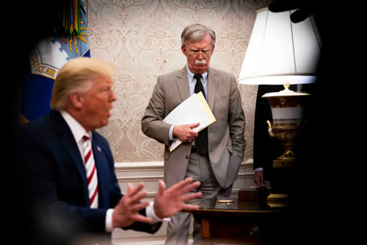 Trump ataca a su exasesor Bolton, quien podría perjudicarlo en el juicio político