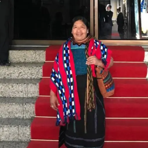 Diputada propone que diputados lleguen almorzados ,