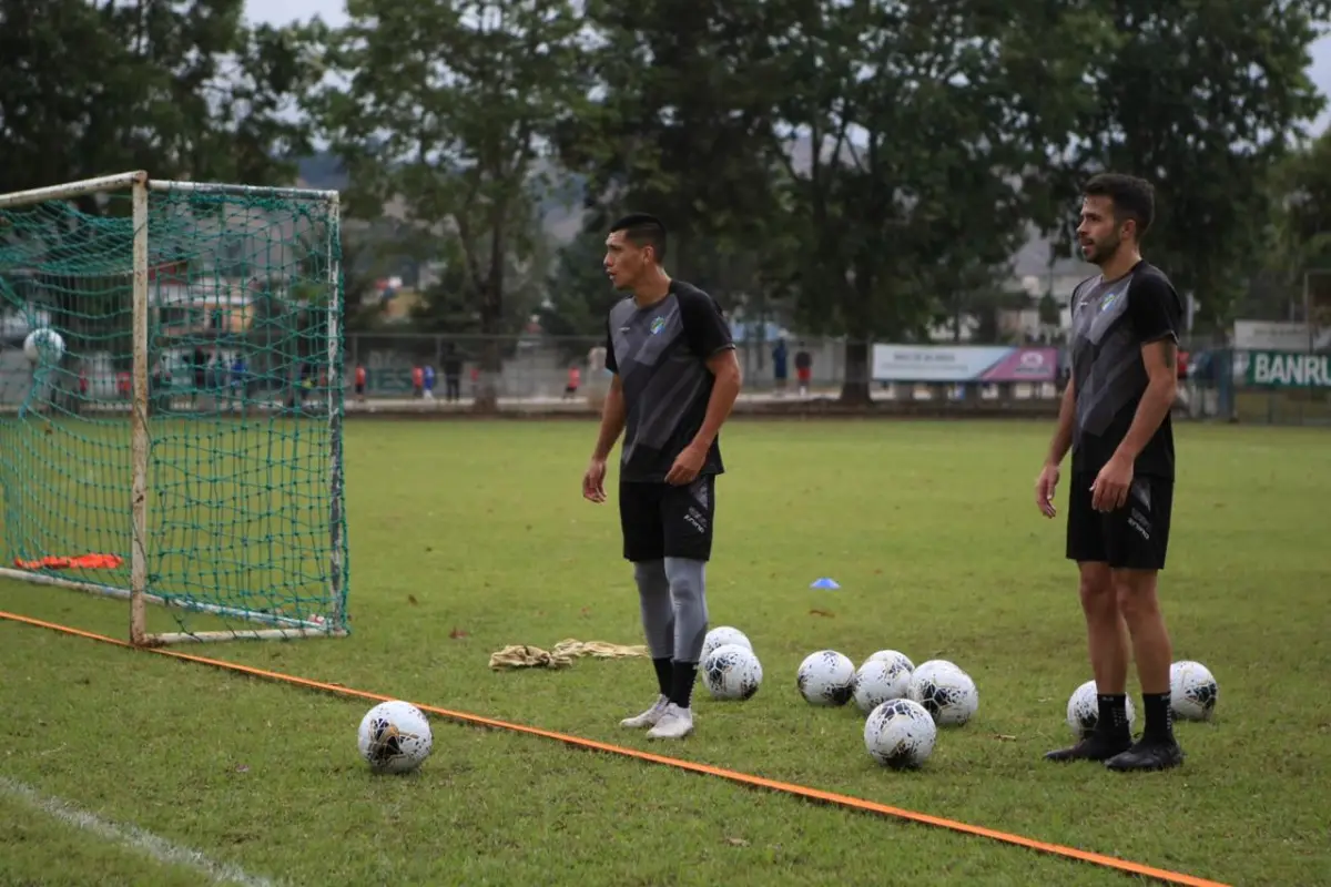 entrenamiento de los cremas en la zona 6, 