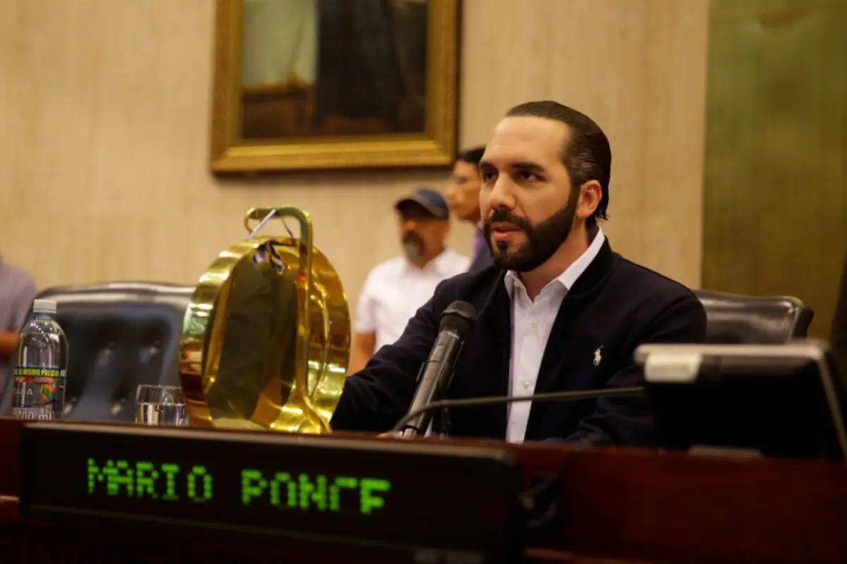 La más alta corte salvadoreña pide a Nayib Bukele que respete la Constitución