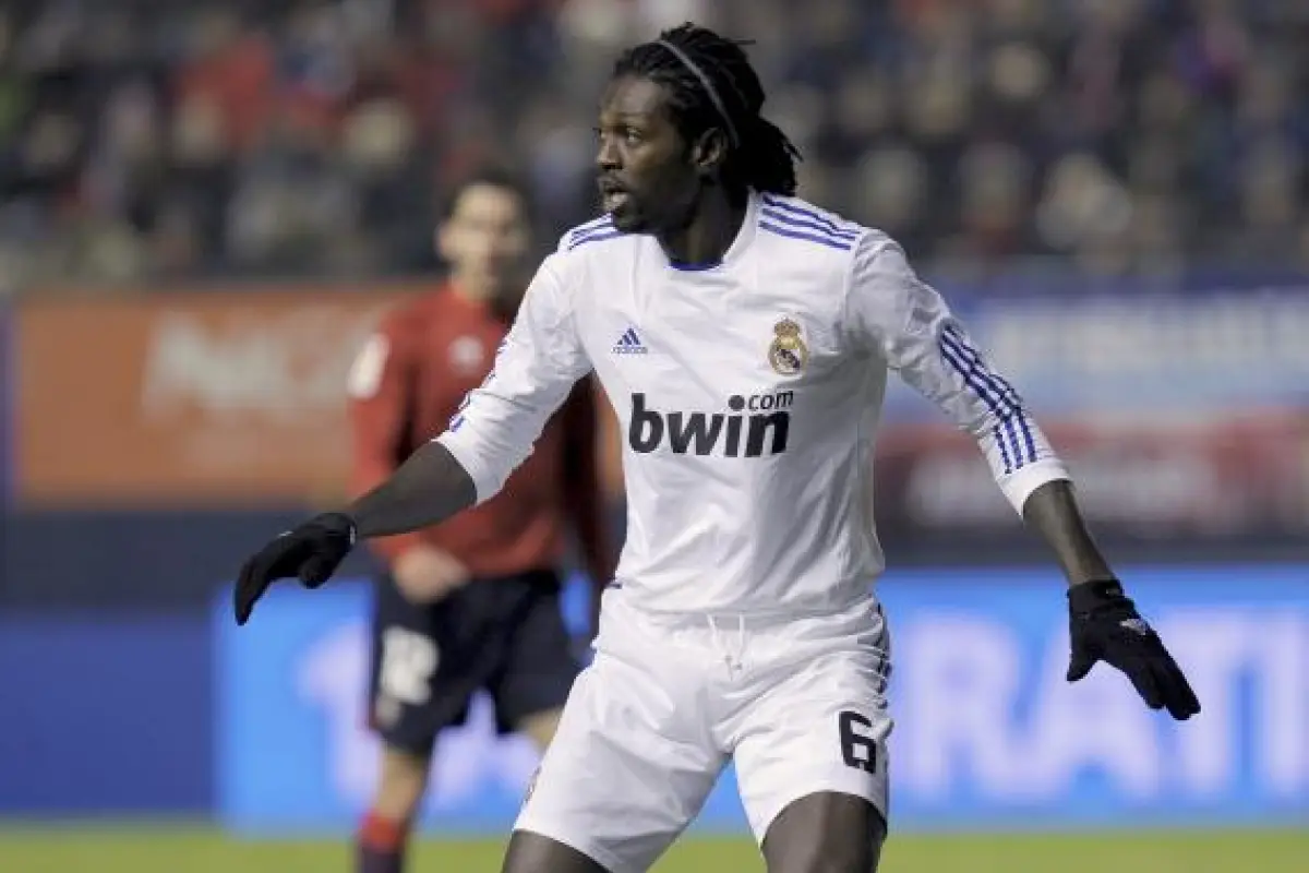 Emmanuel Adebayor nuevo delantero del Olimpia de Paraguay, 