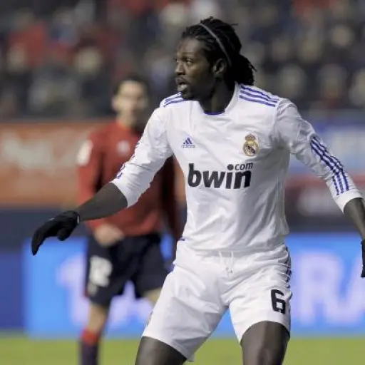 Emmanuel Adebayor nuevo delantero del Olimpia de Paraguay ,