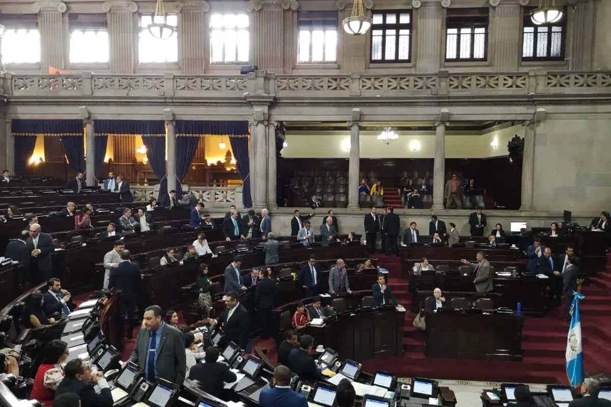 Diputados en sesión por reformas a Ley de Oenegés, 