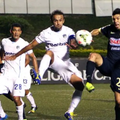 America contra los cremas en el Cementos Progreso foto de America ,