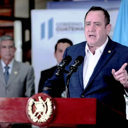 Giammattei advierte que encontrará la conexión 'malévola' entre grupos que operan desde las cárceles ,