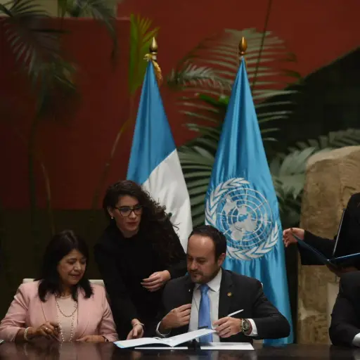 Firman acuerdo para mesa migratoria