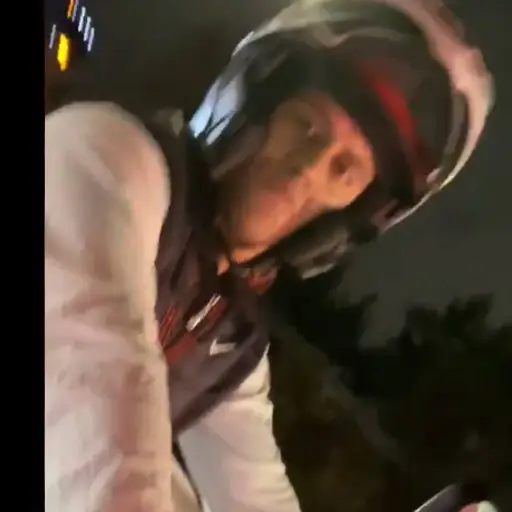 motorista le pega a carro y escupe a conductora ,