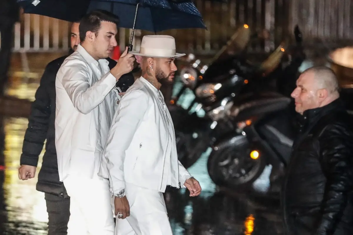 Paris Saint-Germain's Brazilian forward Neymar arrives to attend his birthday party on February 2, 2020, at the Yoyo venue in the Palais de Tokyo   in Paris. (Photo by Zakaria ABDELKAFI / AFP)