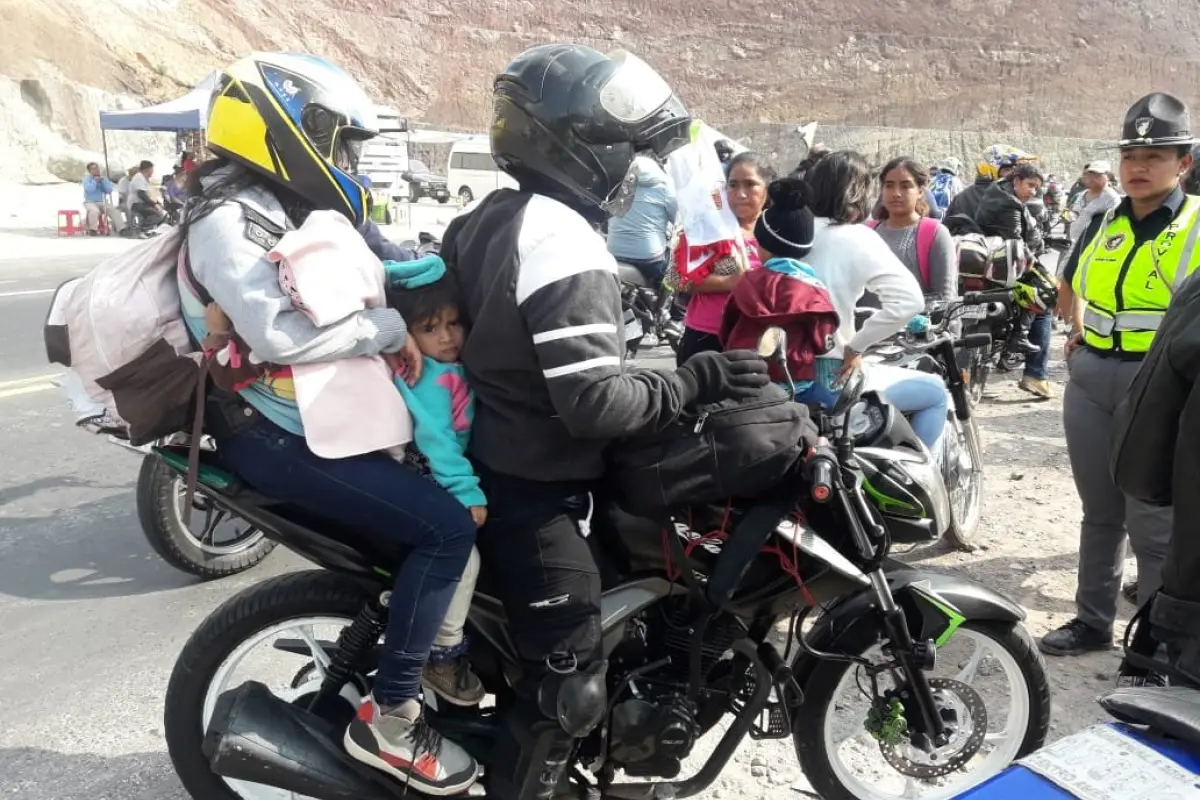 Motorista detenido por llevar niños en la Caravana del Zorro.