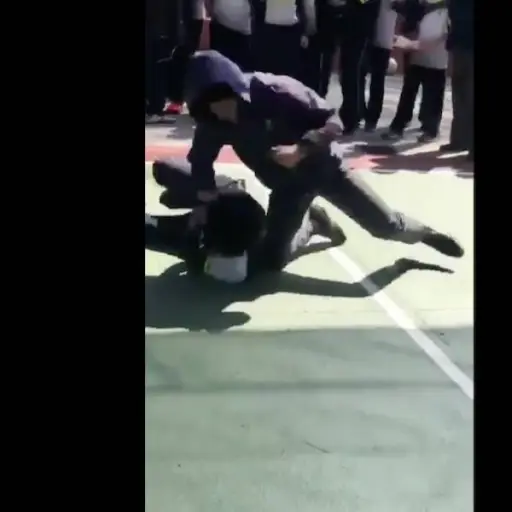 VIDEO: indignación por pelea dentro de un colegio