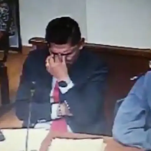 Abogado defensor llora al escuchar grabaciones contra su cliente