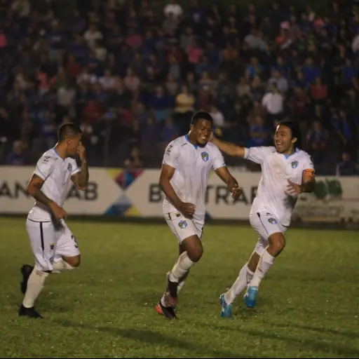 celebracion de Justin Daly en Coban con los cremas ,