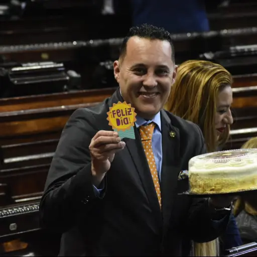 diputado de la bancada Vamos, Carlos Roberto Calderón ,