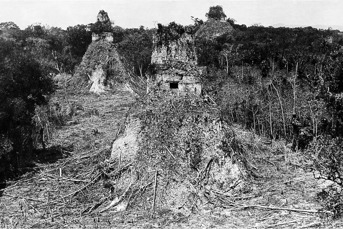 Tikal-descubrimiento-arqueológo inglés Alfred Percival Maudslay Granger, 