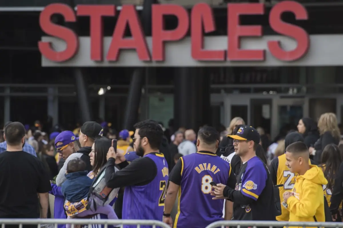 Fans arrive to attend the "Celebration of Life for Kobe and Gianna Bryant" service at Staples Center in Downtown Los Angeles on February 24, 2020. - Kobe Bryant, 41, and 13-year-old Gianna were among nine people killed in a helicopter crash in the rugged 