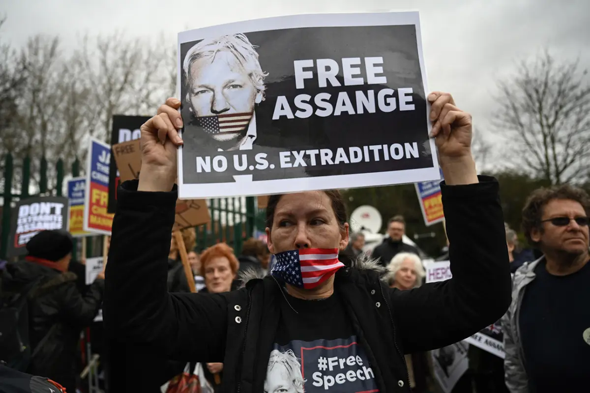 La defensa de Assange denuncia el trato en prisión del fundador de Wikileaks