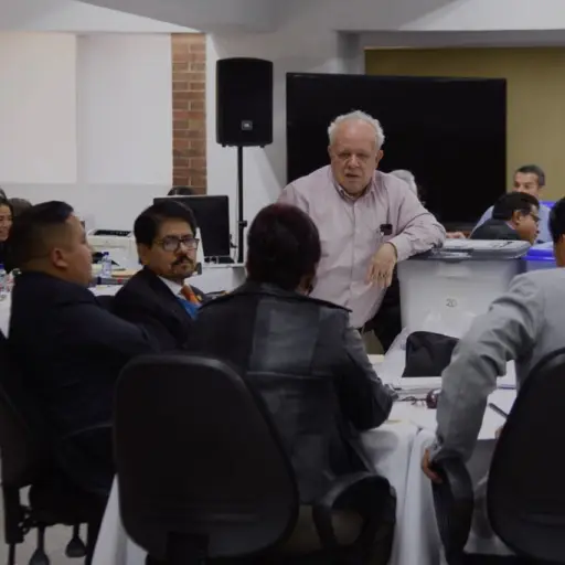 Abogados cuestionan las intenciones del amparo del MP ante la CC