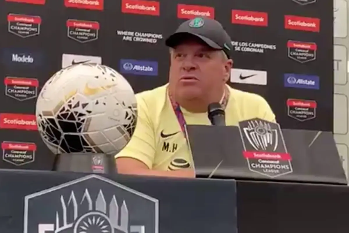 Miguel-Herrera-Contesta-Tapia-Conferencia, 