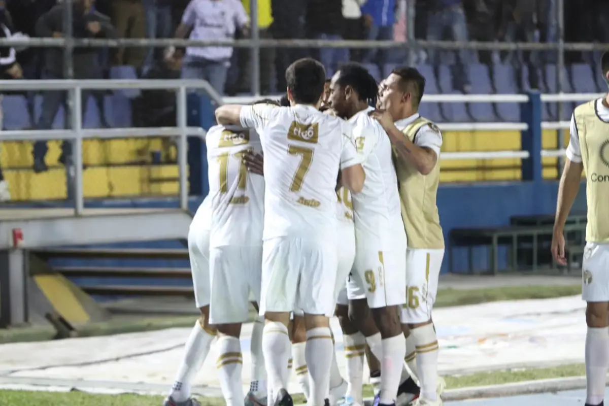 Comunicaciones anotaba el 1-0 en el duelo contra el América. Foto: Emisoras Unidas