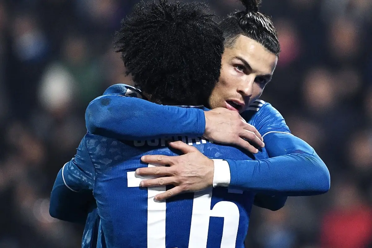 Juventus' Portuguese forward Cristiano Ronaldo (R) celebrates with Juventus' Colombian midfielder Juan Cuadrado after opening the scoring during the Italian Serie A football match SPAL vs Juventus on February 22, 2020 at the Paolo-Mazza stadium in Ferrara