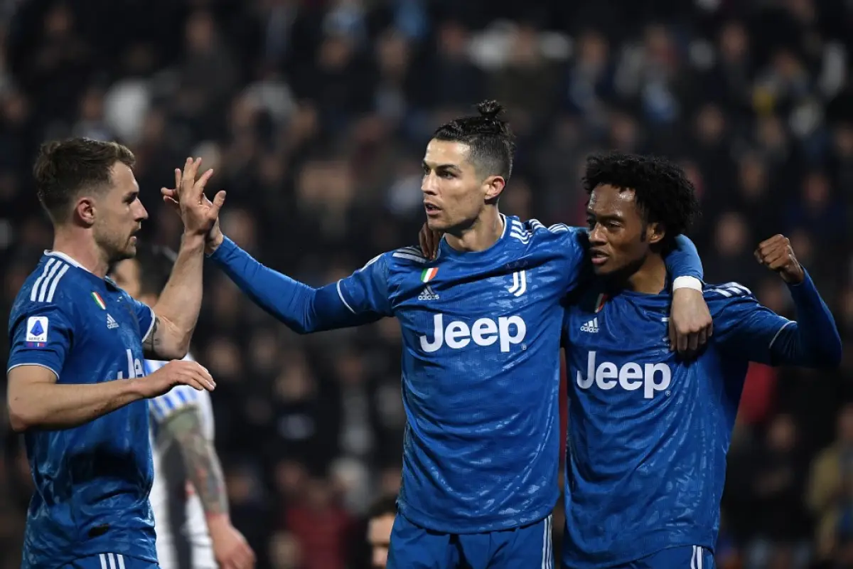 Cristiano celebra con Cuadrado su anotación. Foto: AFP