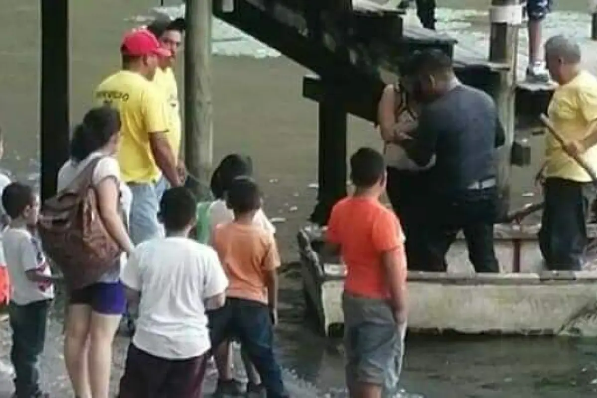 Pareja rescatada del Lago de Amatitlán, 