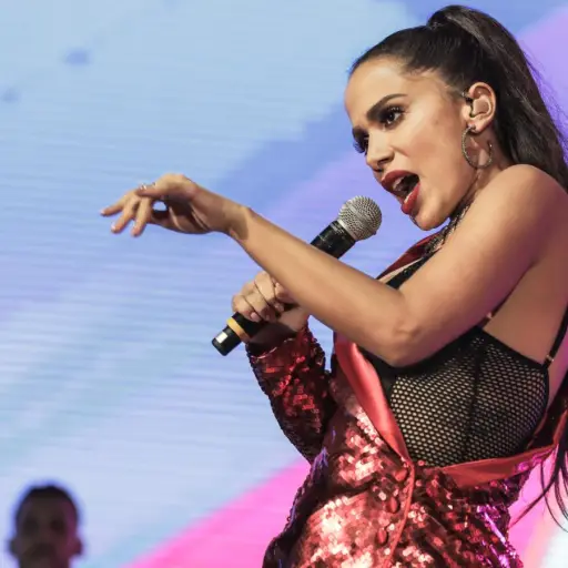 vestida-panda-usando-tanga-anitta-hacer-descarado-twerking-emisoras-unidas ,