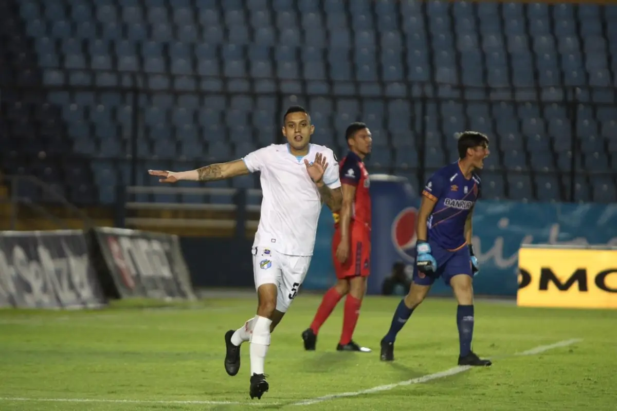 Comunicaciones marcha como líder del torneo.