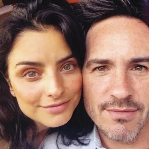 aislinn-derbez-mauricio-ochmann-emisoras-unidas-1 ,