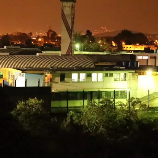 Encuentran cadáver afuera del preventivo de la zona 18