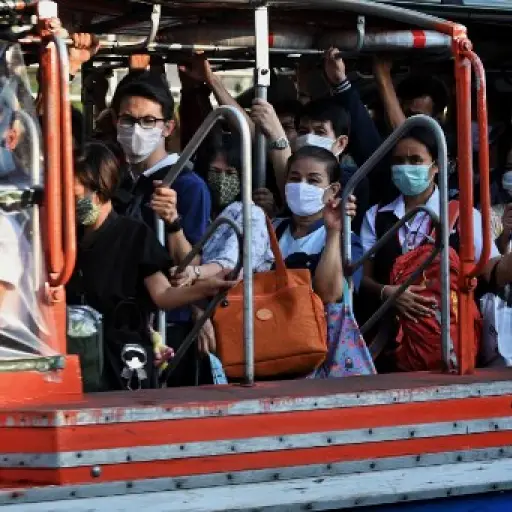 VIDEO: El Wuhan shake, el saludo para evitar propagar el coronavirus