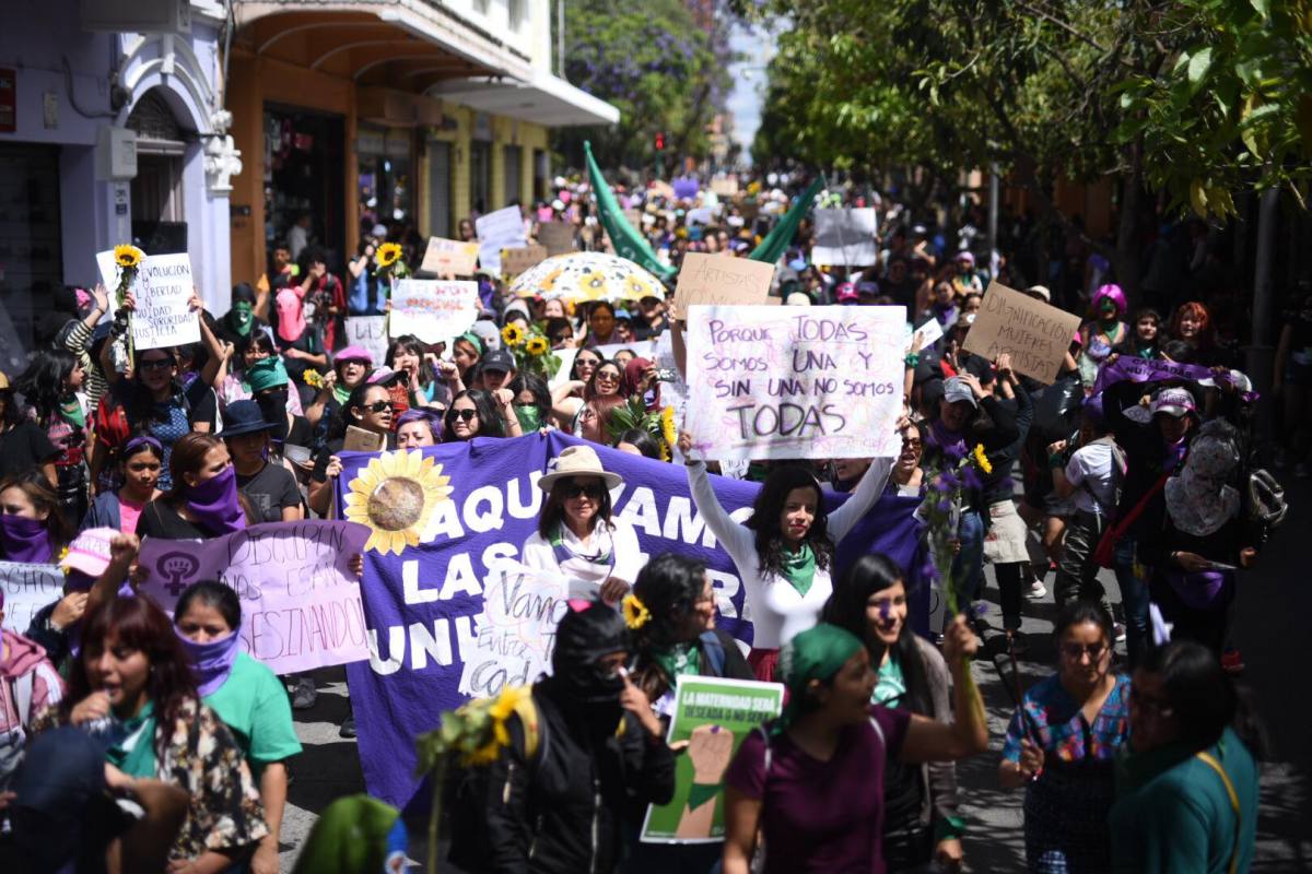 Guatemaltecas marchan para conmemorar el Día de la Mujer