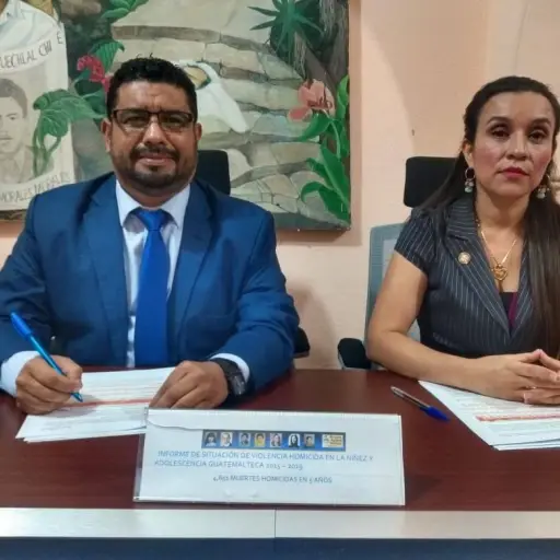 Miembros del GAM en conferencia de prensa